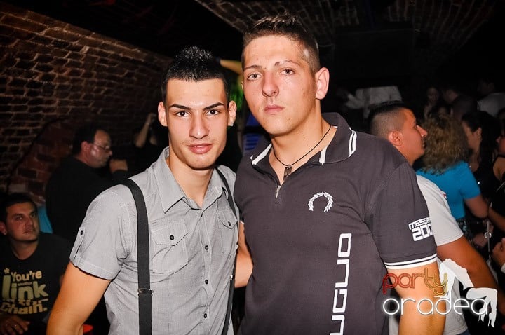 Weekend incendiar în Escape, 