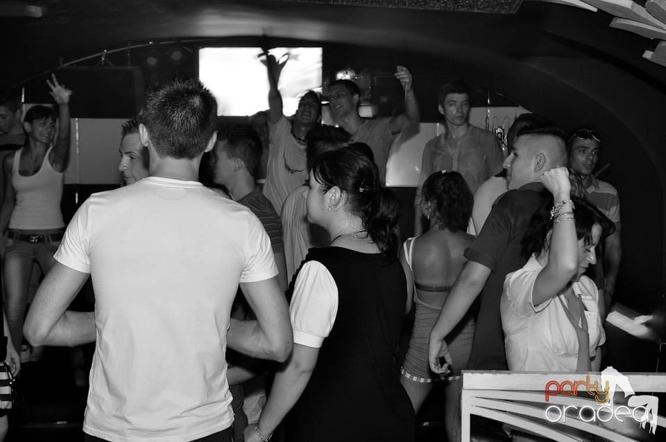 Weekend Party în Club Atti's, 
