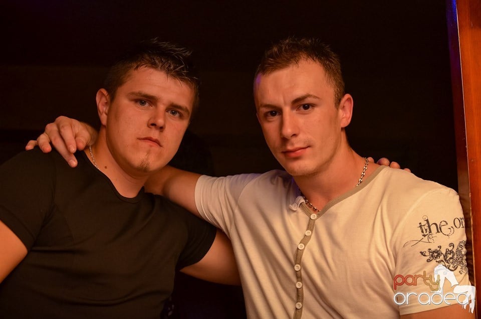 Weekend Party în Club Downtown,