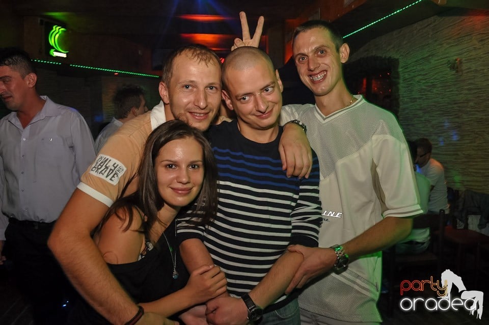 Weekend Party în Club Downtown,