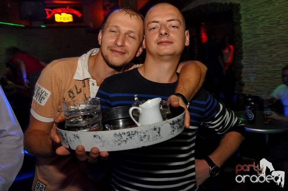 Weekend Party în Club Downtown,