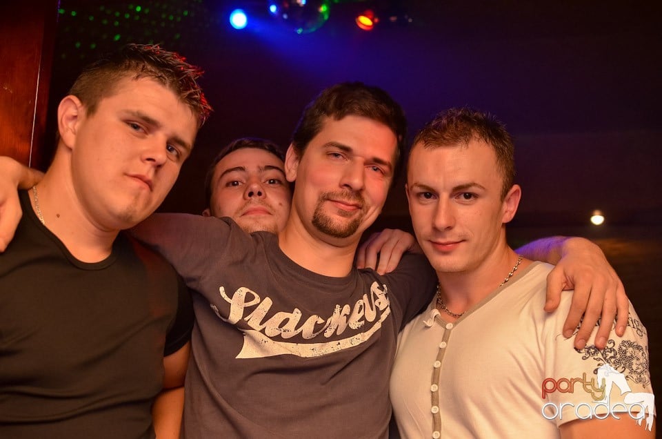 Weekend Party în Club Downtown,
