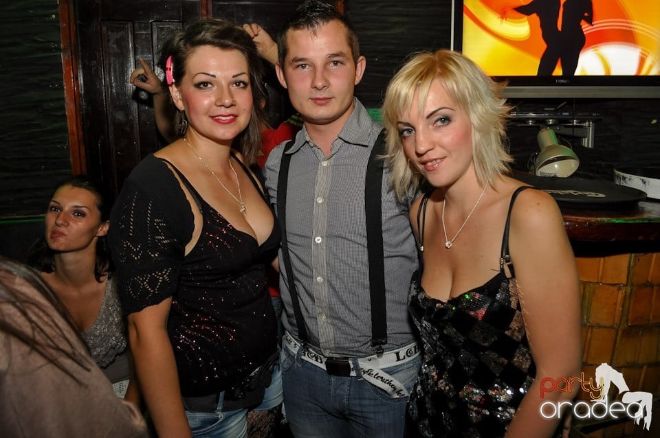Weekend Party în Club Downtown,