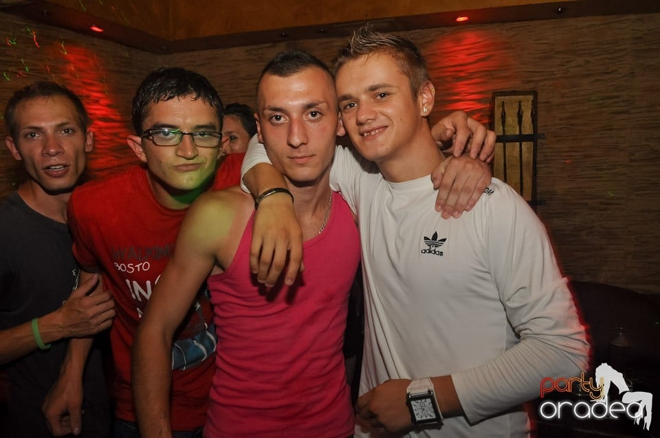 Weekend Party în Club Downtown,