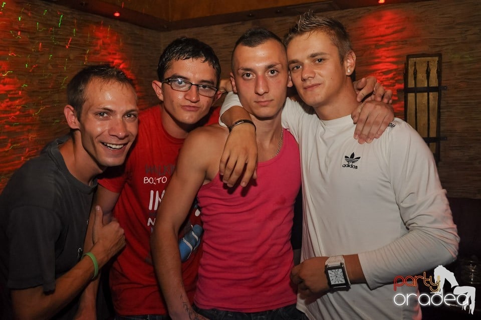 Weekend Party în Club Downtown,