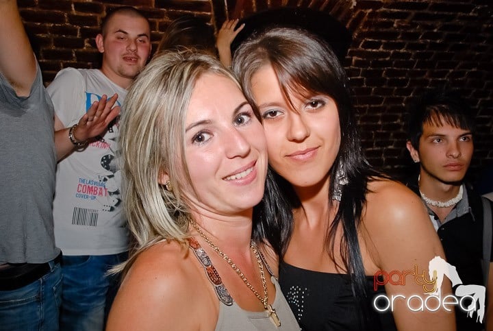Weekend, party, nebunie în Escape, 