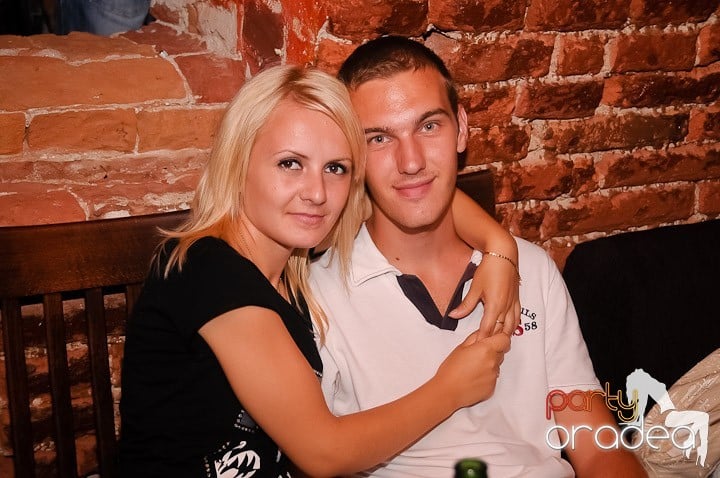 Weekend, party, nebunie în Escape, 