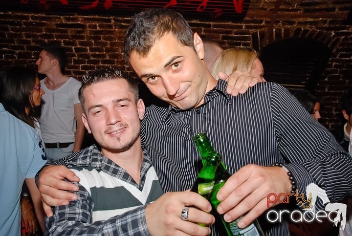 Weekend, party, nebunie în Escape, 