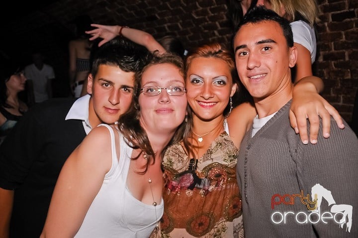 Weekend, party, nebunie în Escape, 