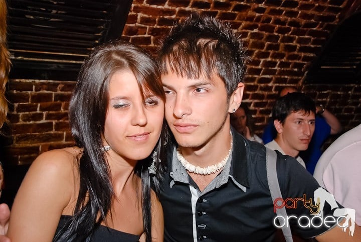 Weekend, party, nebunie în Escape, 