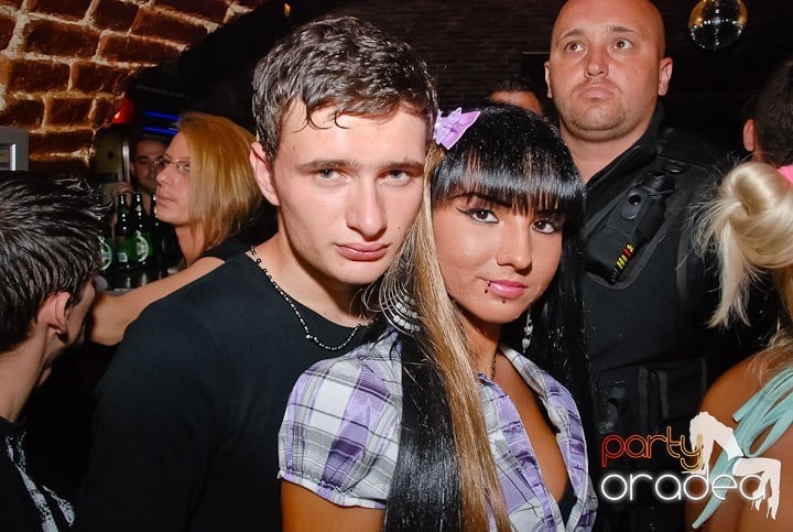 Weekend, party, nebunie în Escape, 