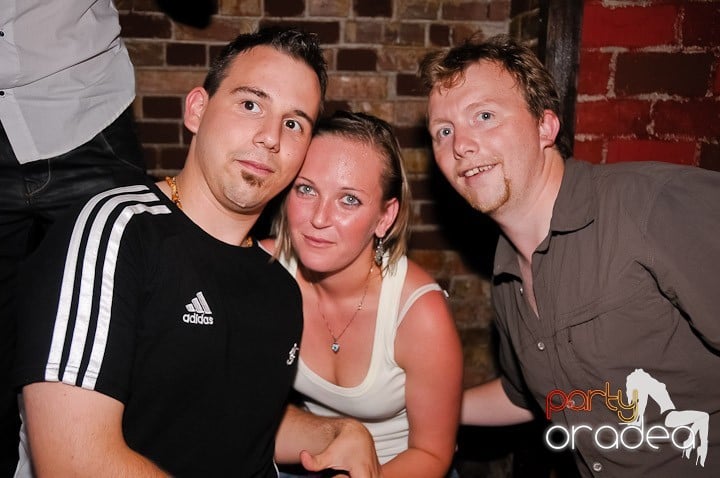 Weekend, party, nebunie în Escape, 