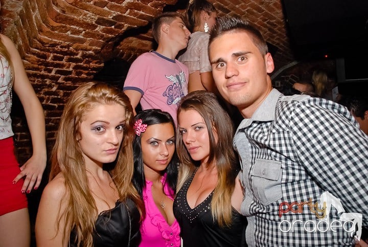 Weekend, party, nebunie în Escape, 