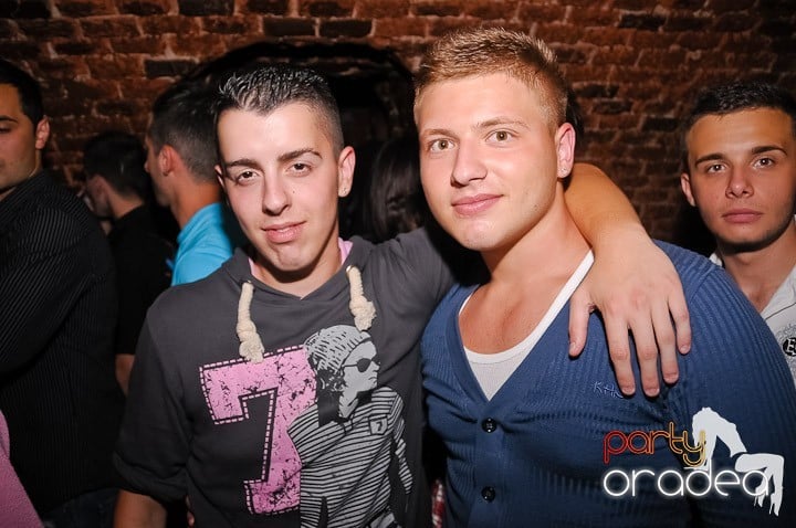 Weekend, party, nebunie în Escape, 