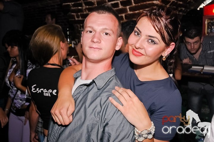 Weekend, party, nebunie în Escape, 