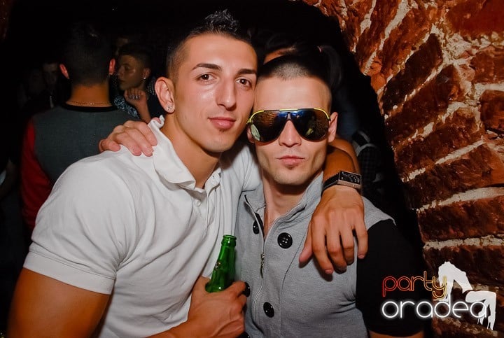 Weekend, party, nebunie în Escape, 