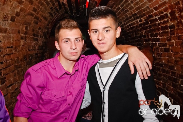 Weekend, party, nebunie în Escape, 