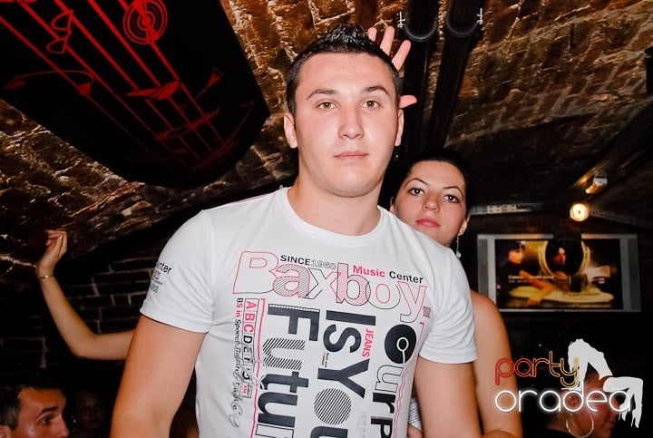 Weekend, party, nebunie în Escape, 