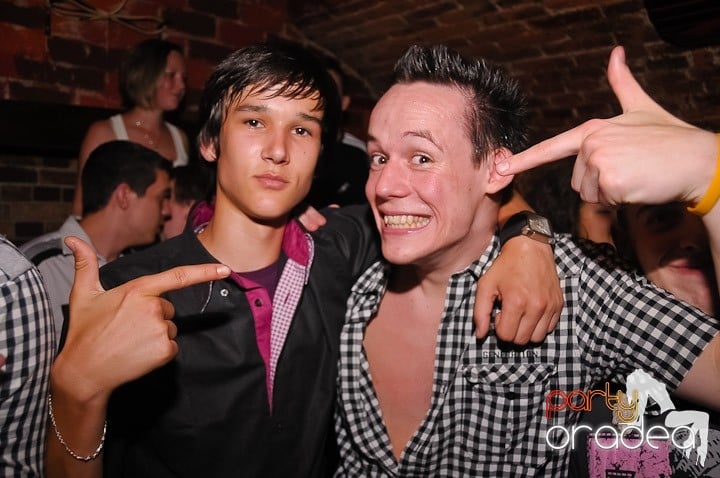 Weekend, party, nebunie în Escape, 