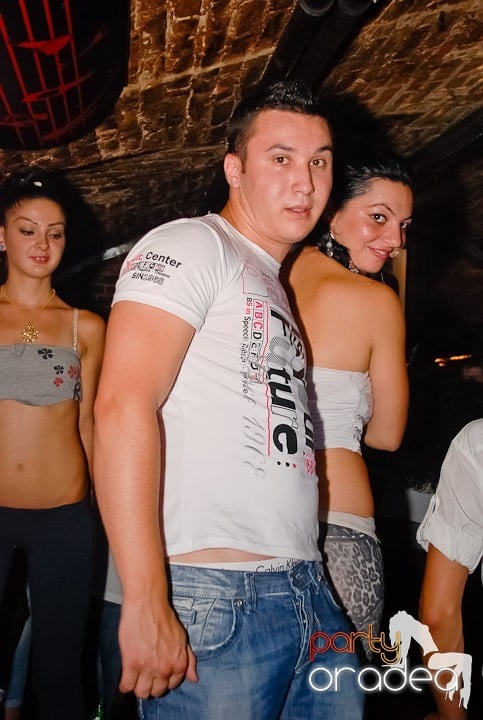 Weekend, party, nebunie în Escape, 