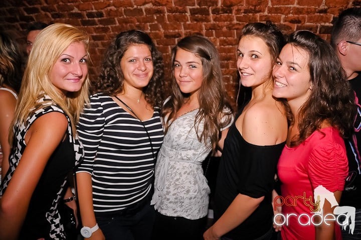 Weekend, party, nebunie în Escape, 