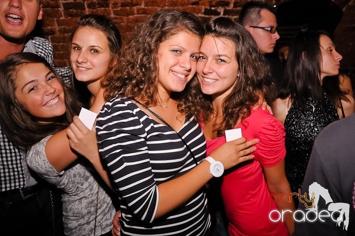 Weekend, party, nebunie în Escape, 