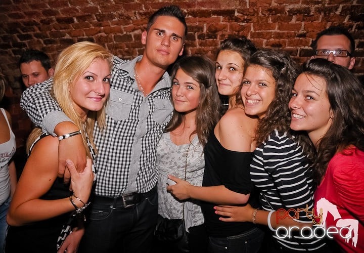 Weekend, party, nebunie în Escape, 