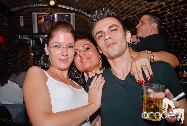 Weekend, party, nebunie în Escape, 