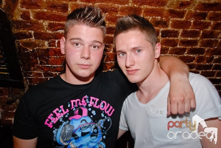 Weekend, party, nebunie în Escape, 