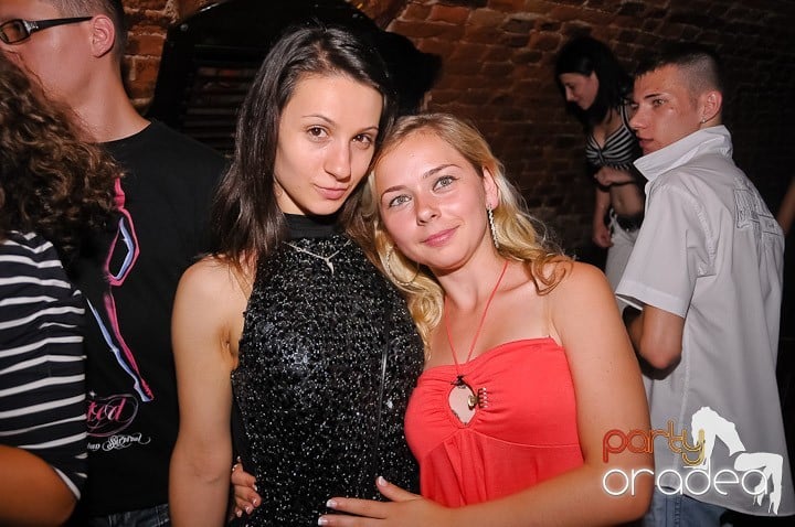 Weekend, party, nebunie în Escape, 