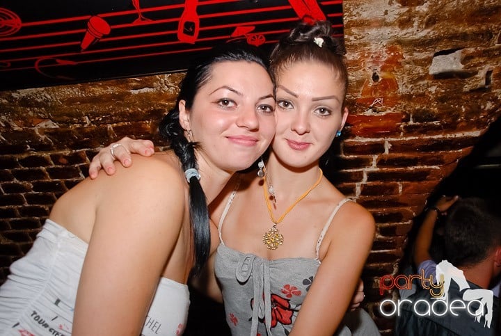 Weekend, party, nebunie în Escape, 