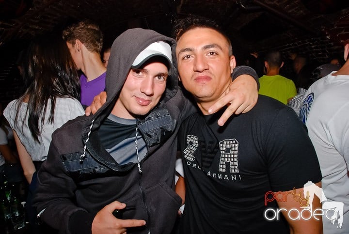 Weekend, party, nebunie în Escape, 