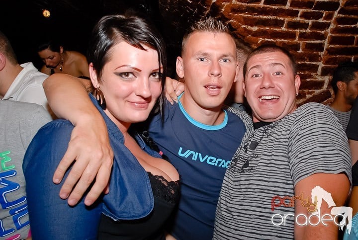 Weekend, party, nebunie în Escape, 