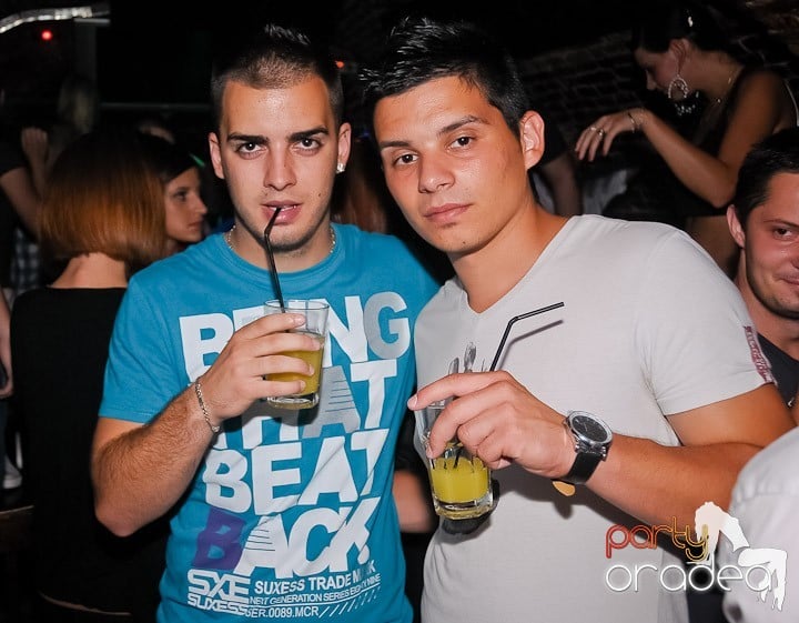 Weekend, party, nebunie în Escape, 