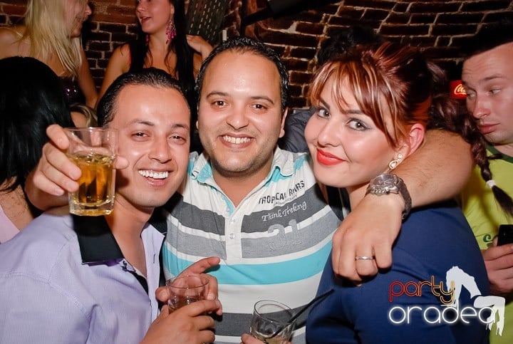 Weekend, party, nebunie în Escape, 