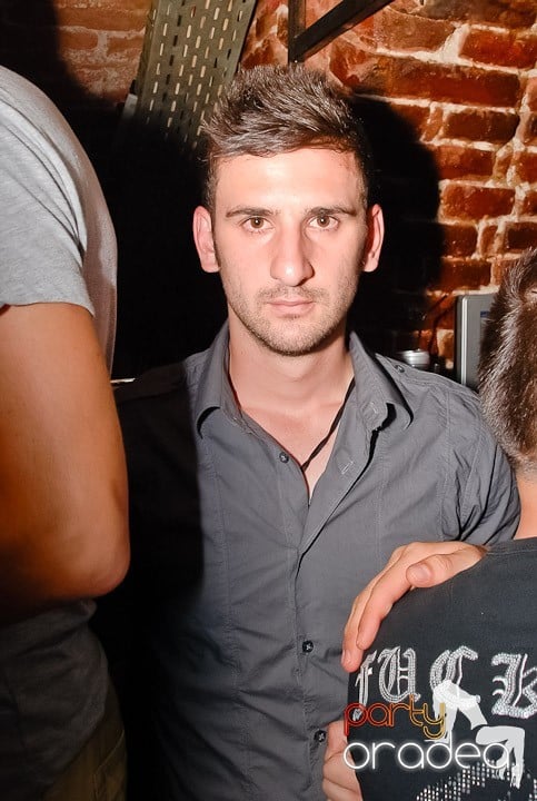 Weekend, party, nebunie în Escape, 