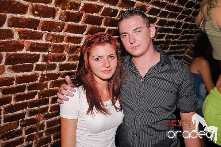 Weekend, party, nebunie în Escape, 