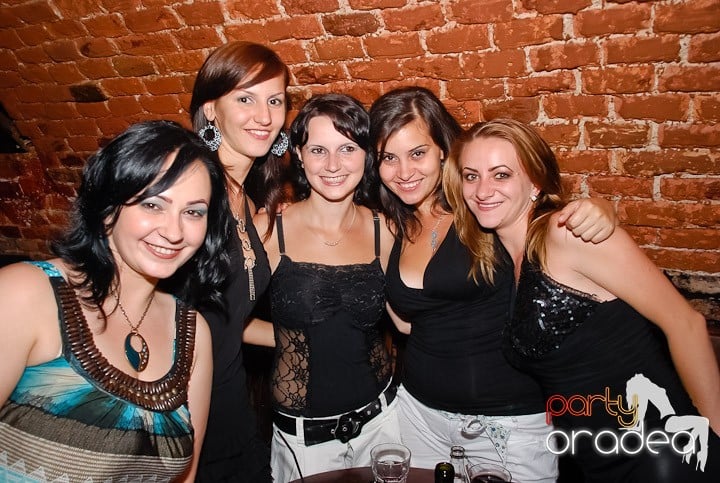 Weekend, party, nebunie în Escape, 