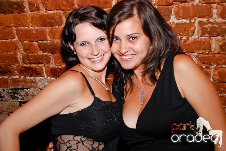 Weekend, party, nebunie în Escape, 