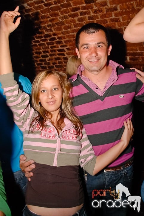 Weekend, party, nebunie în Escape, 