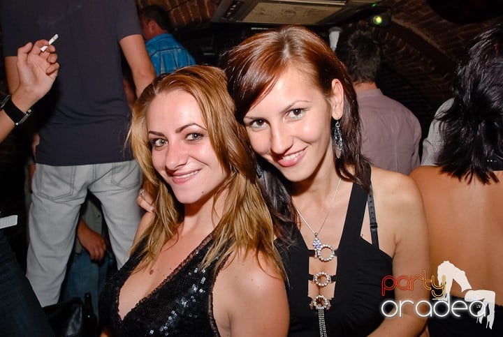 Weekend, party, nebunie în Escape, 