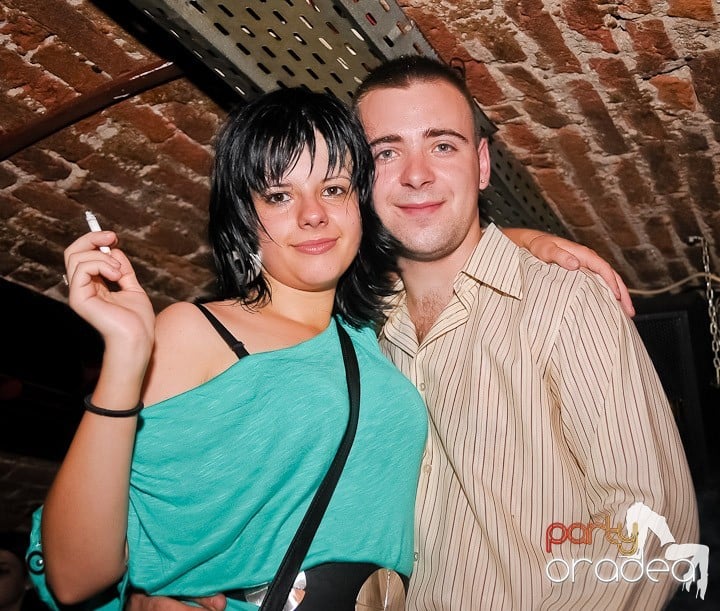 Weekend, party, nebunie în Escape, 