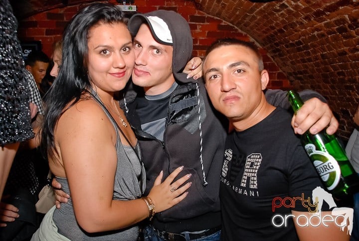 Weekend, party, nebunie în Escape, 