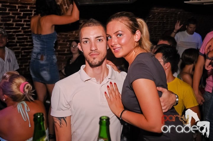 Weekend, party, nebunie în Escape, 