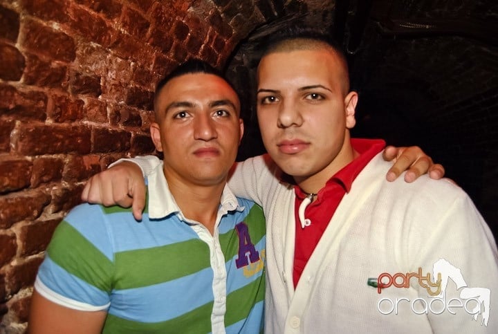 Weekend, party time în Escape, 