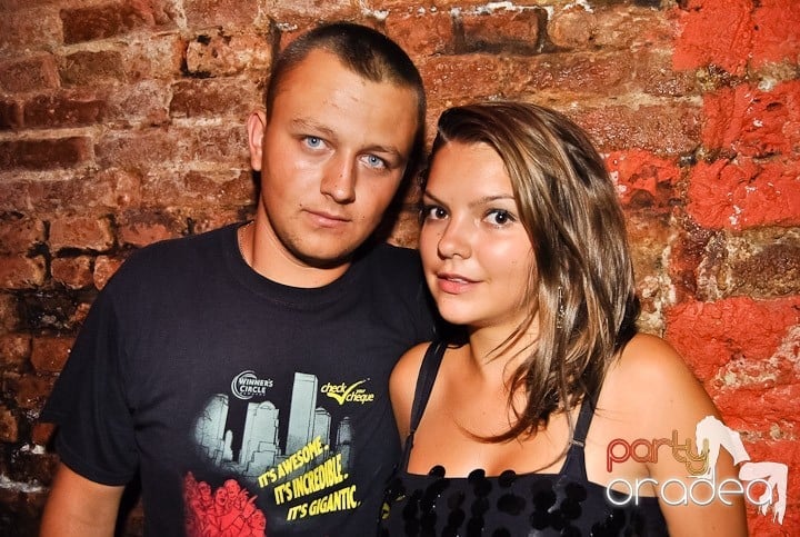 Weekend, party time în Escape, 