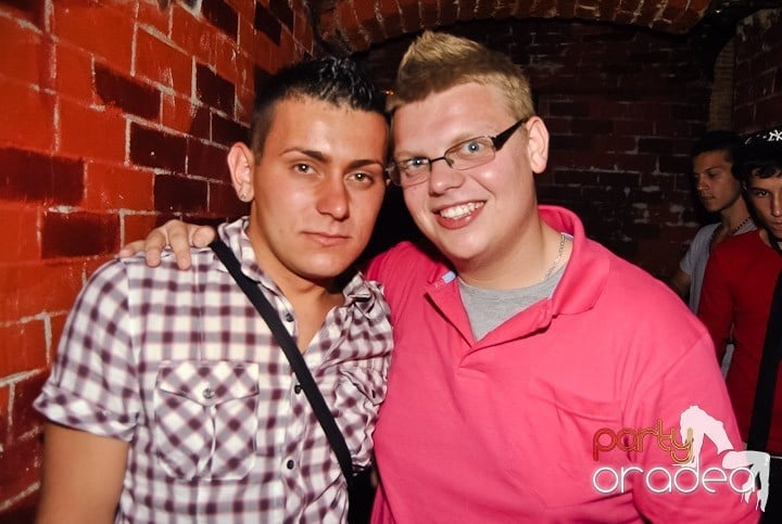 Weekend, party time în Escape, 