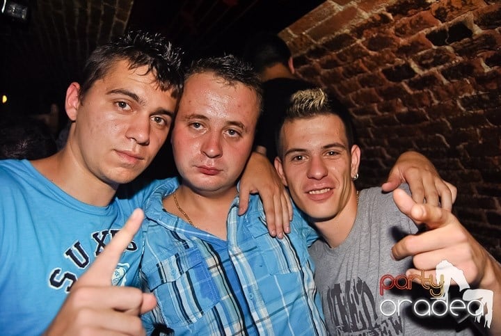 Weekend, party time în Escape, 