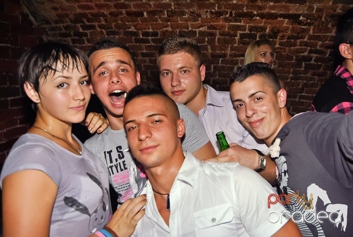 Weekend, party time în Escape, 