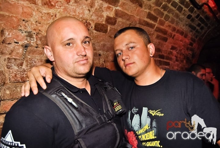 Weekend, party time în Escape, 